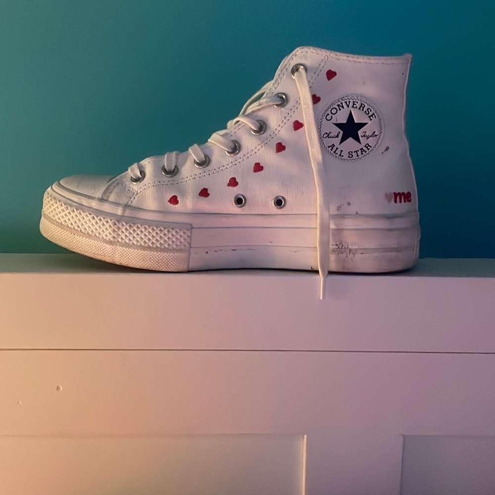 women’s valentines limited addition platform converse size 8.5